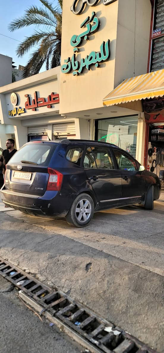 كيا راندو موديل 2008 امريكي  محرك 6 2700 تبريد تدفئة مواصفات LX تحكم ستيرن كاميرة شاشة ضرر صفحة اليمين محرك كير مال كصة سيارة نضيفة بس يحتاجلها شوي ترتيب وصبغ تقحيل سيارة ب اسمي السعر 85 
شراي اتصل *********** موصل, نينوى
