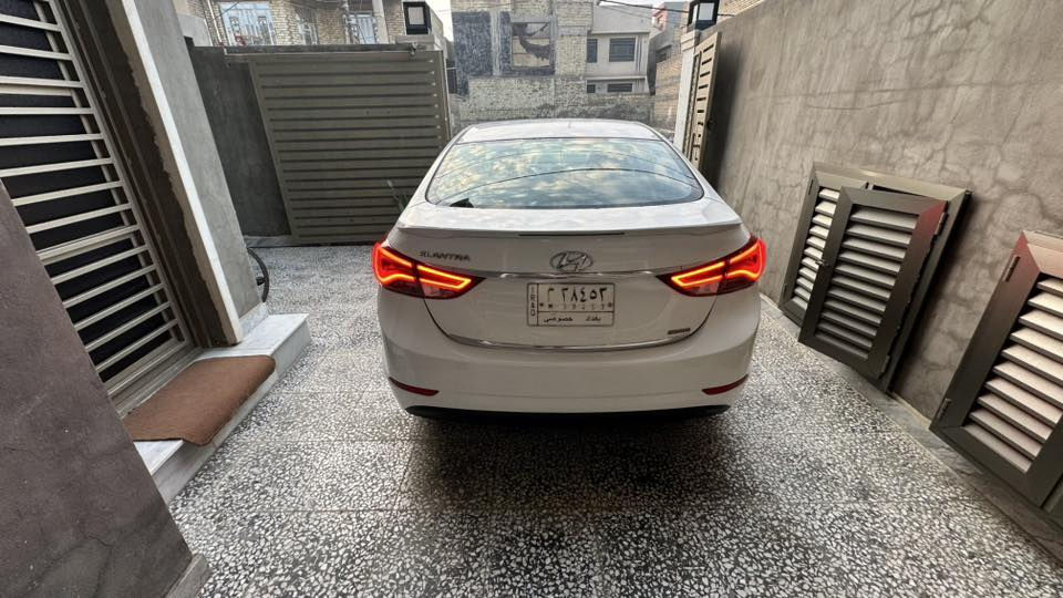 السـلام عليـكم .. هونداي النترا 16 خليجي
فئة limited 
لد امامي خلفي 
فتحه سقف
محرك 1.8
فول تحجم ستيرن
تدفئة تبريد شغال
جنطه والارضيه مغلف جلد
مري اوتوماتيك
تخم ويل كب (5)
سنويه باسمي 
الدعاميات والدوسات مصبوغه
الكازكيت امبدل اصلي 
وبيها بعض الملاحظات البسيطه 
سياره نظيفه وعلى ايد وحده
السعر 133
