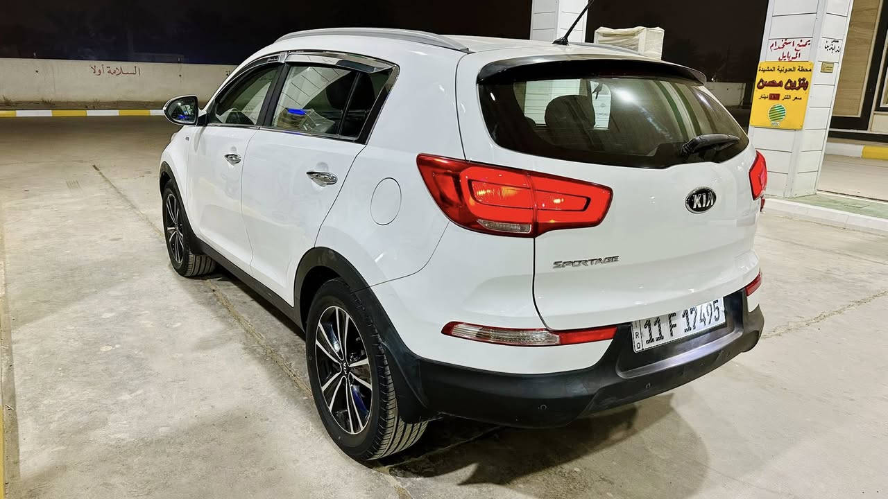 سبورتج 2017 خليجي مكفولة  بيها بسيط جدا بالهلال الامامي محرك 2400 دوش مفتوح ماشية 125 فورويل قطعتين تبريد مري شفط لد امامي يدات نيكل سايل بريك بالرجل السعر 158 وبيها مجال بسيط مكانها بغداد ناحية الرشيد معرض الشارقة لتجارة السيارات الحديثة للاتصال ***********
