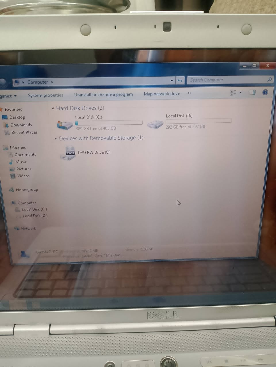 السلام عليكم
لاب توب نوع Dell
دفتري يفتح لغاية ١٨٠ درجة 
شاشة ١٧ فل اج دي 
رام واحد كيكا 
بروسيسر ٢ كيكا 
هارد ٥١٢ كيكا بايت 
معرف كارت الشاشة والصوت 
بطارية ساعة ونص تشغيل 
مع شاحنة اصلية 
نظام وندوز ٧ محدث 
مع كافة التعاريف والبرامج المكتبية 
نظافة الجهاز ٨٥٪ 
بدون اي عطل 
للبيع بسعر مناسب جدا 
١٥٠ الف دينار فقط 
للتواصل ***********
