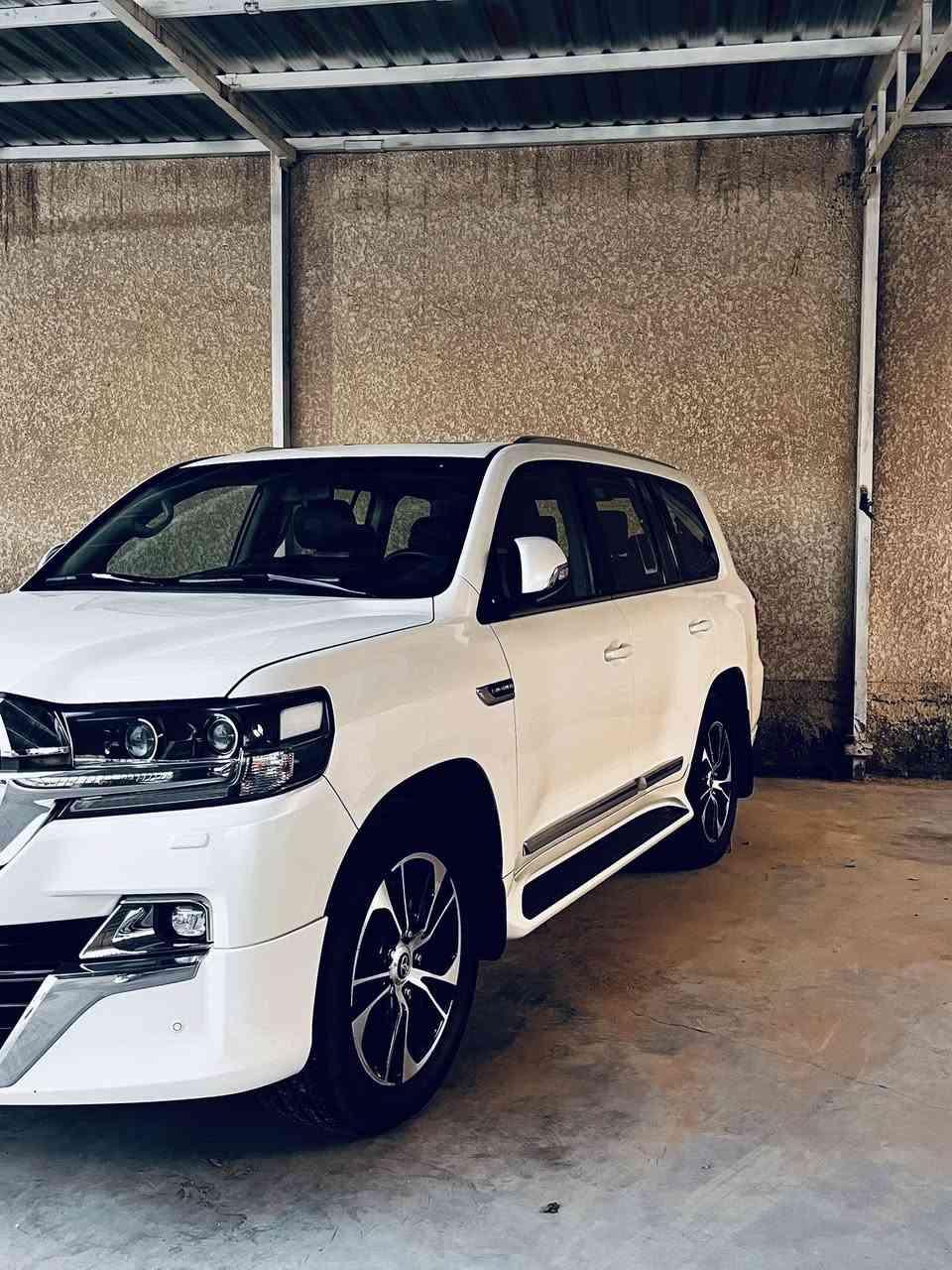 لاند كروز موديل 2021سياره مكفوله كفاله عامه هزه وسنويه جدد  المسافه المقطوعه 71الف محرك v8 5700 GXR السعر خاص 
***********
