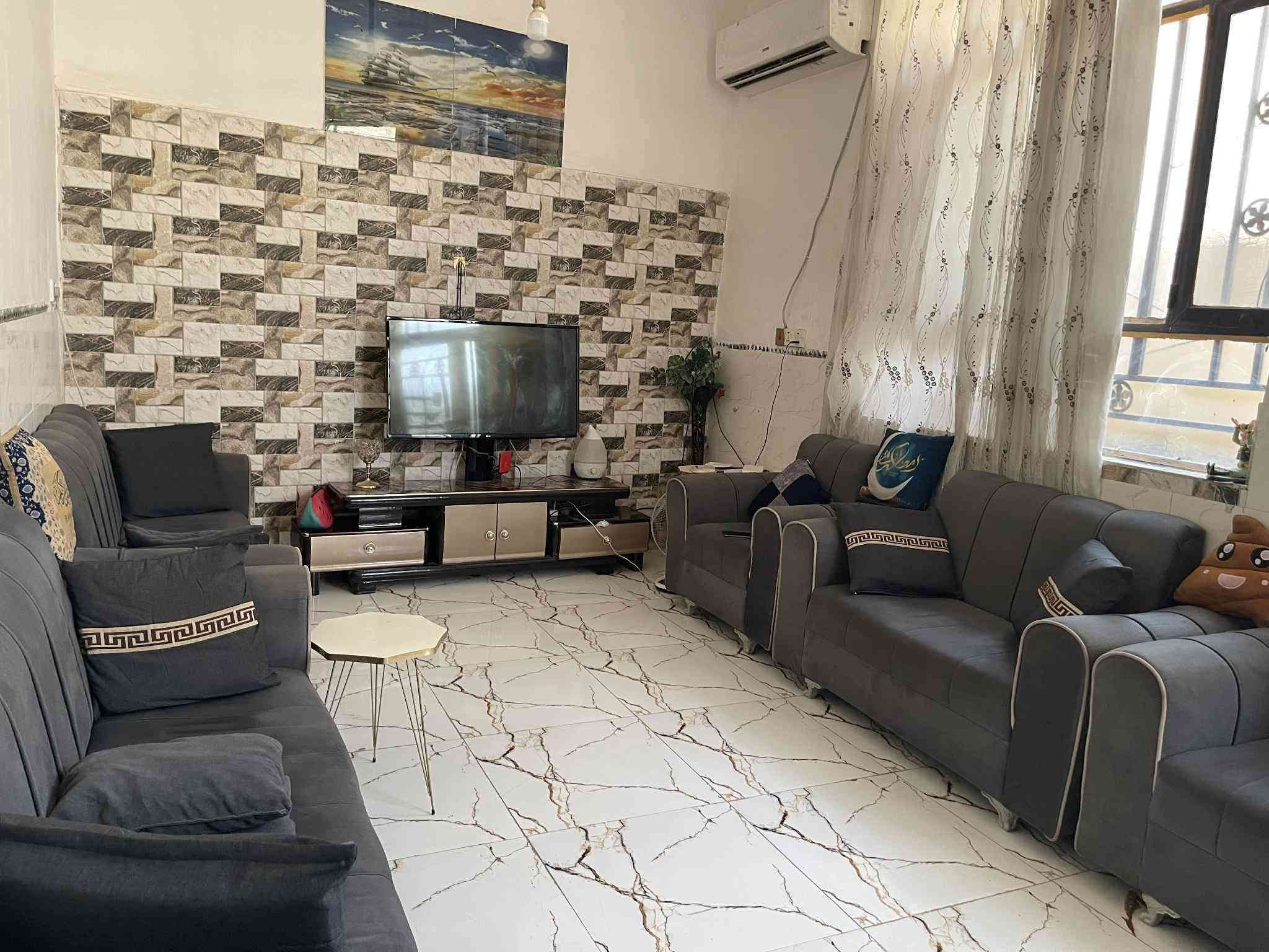 اللهم. صل علـّۓ.  محمد وأل محمد
السَلٱمٌ عـَلـْيگمّ-ۈرحـْمّـٌة ٱللـّہ ﯙبُرگـّاتہ
يعلن. مكتب الشريفي للعقار 
عن. وجود.  دار.  للبيع.  الموقع.  حي. المرتضى. يم. الاسواق.  المساحه. 100 متر.   
البيت.  ركن.  يتكون.  م̷ـــِْن. غرفه. وصاله. ومطبخ. واستقبال.  السعر. 55. وبيه. مجال.  اي. استفسار.
***********
***********
***********
