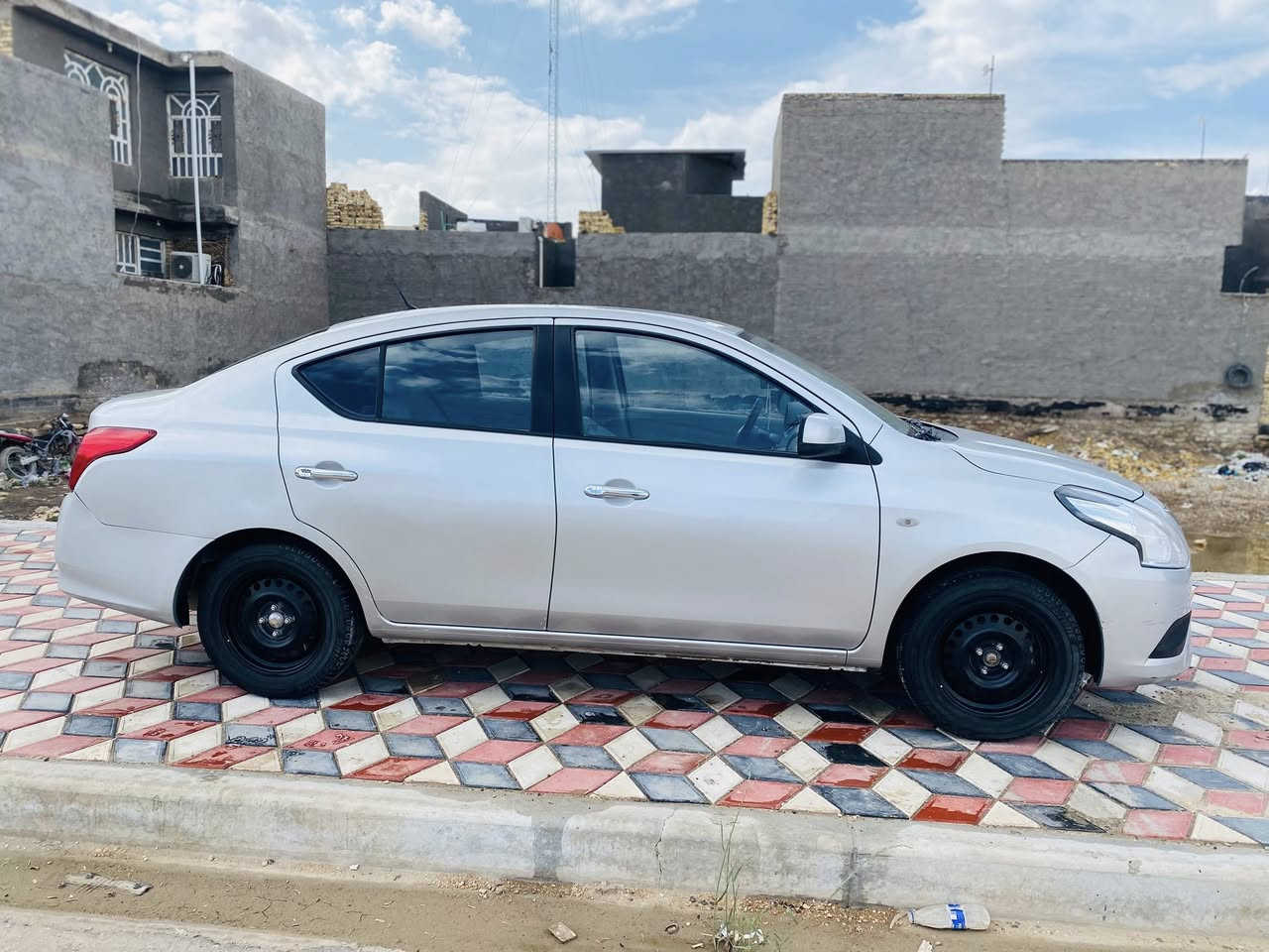 نيسان سني موديل ٢٠٢٤ حره مامرقمه 
ضرر قطعه وحده جوملغ فقط كلير 
كير مكينه تبريد مقدم كله لوك 
مكان السياره السماوه قضاء الرميثه السعر 104 وبيهه مجال 
مراوس حسب القناعه 
***********
