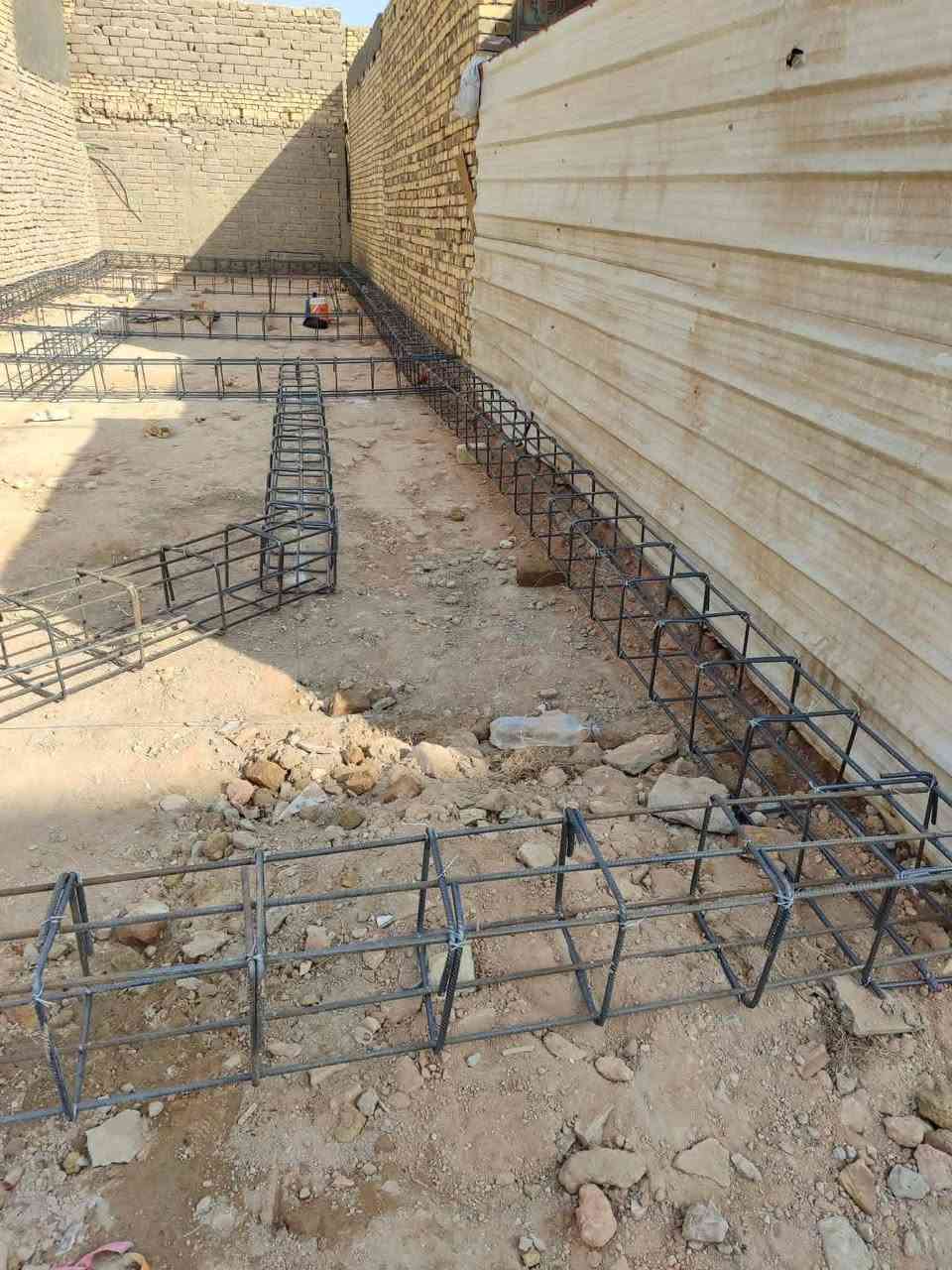 بتلو للبيع مساحه 100واجهه5نزال 20 كونكريت مسلح. درجه اولى جاهز للبناء. بي غرفه وصاله ومطبخ وصحيات واستقبال العنوان ديوانيه  حي الوحده شارع الزهور خلف موكب حسن ردام  القديم  السعر خاص ***********

