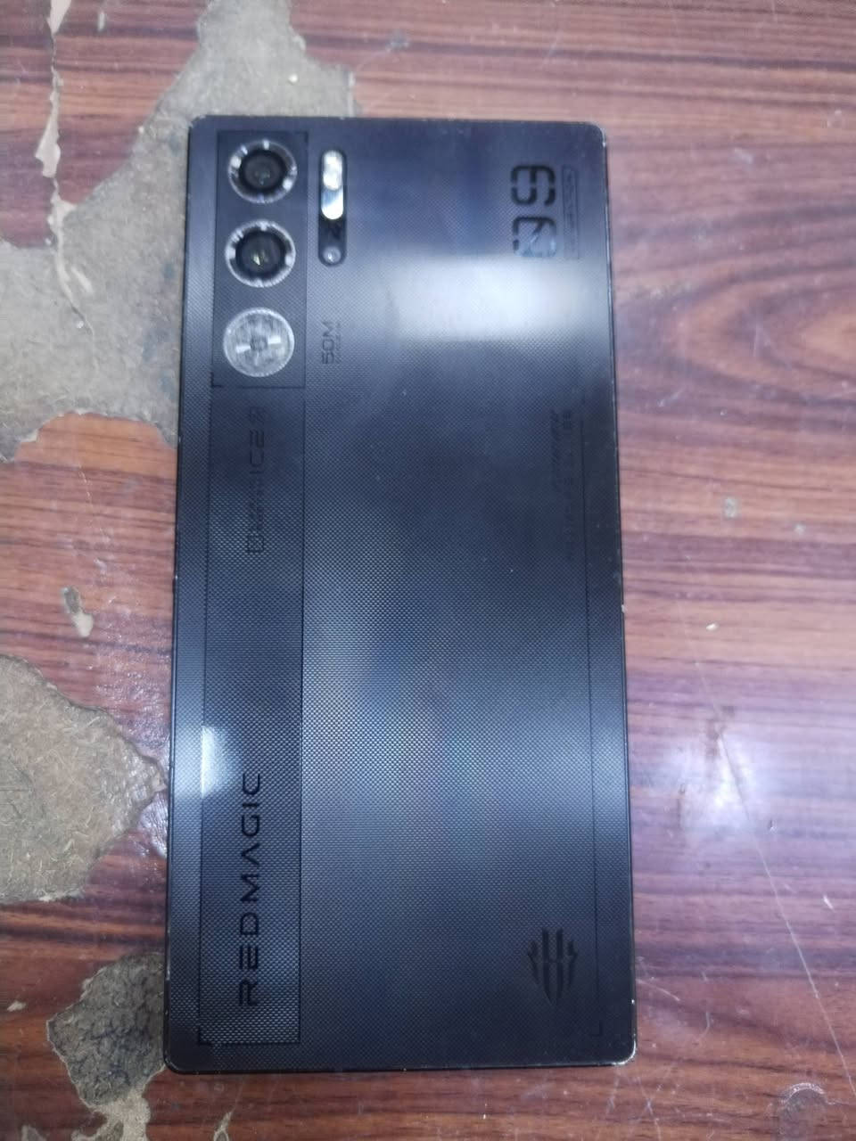 موبايل للبيع – RedMagic 9 Pro
• مخصص للألعاب وأداء عالي جداً
• المعالج قوي ويشغل كل الألعاب بدون لاك
• شاشة AMOLED كبيرة ووضوح عالي + 120Hz سلاسة
• رام عالي + مساحة خزن كبيرة
• بطارية قوية تدوم وقت طويل + شحن سريع
• تبريد داخلي مخصص للألعاب
• البصمة بالشاشة + شكل فخم ومرتب
الحالة: نضيف مامفتوح فقط شخطات بلشاصي بسبب الكفر
السعر: ( ع الخاص )
التواصل خاص او تصال ع رقم ***********
