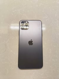 آيفون 11برو ماكس نضيف كلش محدث iOS 26.5  ويدعم التحديث iOS 27  البطاري...
