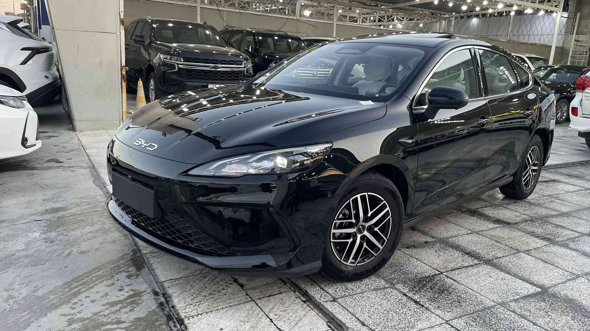 السلام عليكم 
22,000,000  السعر شامل الدلالية صافي 

فول مواصفات 13 كامرة فتحه سقف داخل ابيض 

📞***********

_________________________

توفر لدى معرض الزاد BYD بلگن هايبرد ☑️2025

BYD Sael 5       سيل 5     فول مواصفات  

السعر /🔥🔥🔔22,000,000🔔🔥🔥مليون دينار

انسب الاسعار شامل عقد المعرض ( الدلالية)

معرض الزاد  ***********📞

المواصفات/تتميز السيارة بثلاث انظمة 

 هايبرد & بانزين & كهرباء شحن منزلي 60كيلو تمشيك 

كارت +بصمة + كيبل شاحن والعدة كاملة بالصندوق 

فتحة سقف 

13 كامرة محيطية 

كرسي كهرباء 

داخل ابيض ملكي 

شاشة وسطية كبيرة 

رادار امامي وجانبي 

حساسات

حجم المحرك 1.5

شاشه اصليه 

سايد بريك كهرباء

دشبول شاشه ديجيتال

اوتو هولد

مفتاح التشغيل بصمه 

تشغيل عن بعد تحكمات مقود

اوامر صوتيه

منفذ طاقه

منافذ شحن

مقود جلد حياكه

دخول ذكي

3 وضعيات قيادة

اشاير بل مري

تتسع المقصورة ل 5 ركاب

المقاعد جلد رياضي وكهرباء 

اريل نفكيتر

اناره داخليه LED

لد امامي LED

‏LED بك لايت

قطعتين تبريد 

مثبت سرعة

حجم الاطار 16

مانع تزحلق

شاحنه خلفية

كير ماوس

البطاريه ليثيوم الاقوى والاطول عمرا في عالم الهايبرد 

جميع عدة السيارة في الصندوك 

المثلث _كيبل الشحن المنزلي _فوم الاطارات 

العنوان /معارض البياع _الشارع الثاني _معرض الزاد 

📞***********

📞***********
