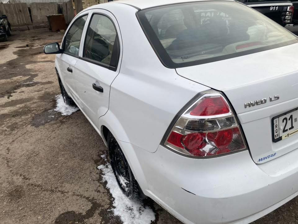 سلام وعليكم شباب
اڤيو موديل 2011
مكفولة كفالة عامة بيهة فقط بارد وهاي الضربةمثل ما موضحة بالصور امامكم السيارة باسمي تحويل ثاني يوم 
تدفئة تبريد كهربائيات كلهة شغالة 
دوشمة جديدة 
سويج عدد ٢ 
السعر ٧٢ للاستفسار اكثر ***********
