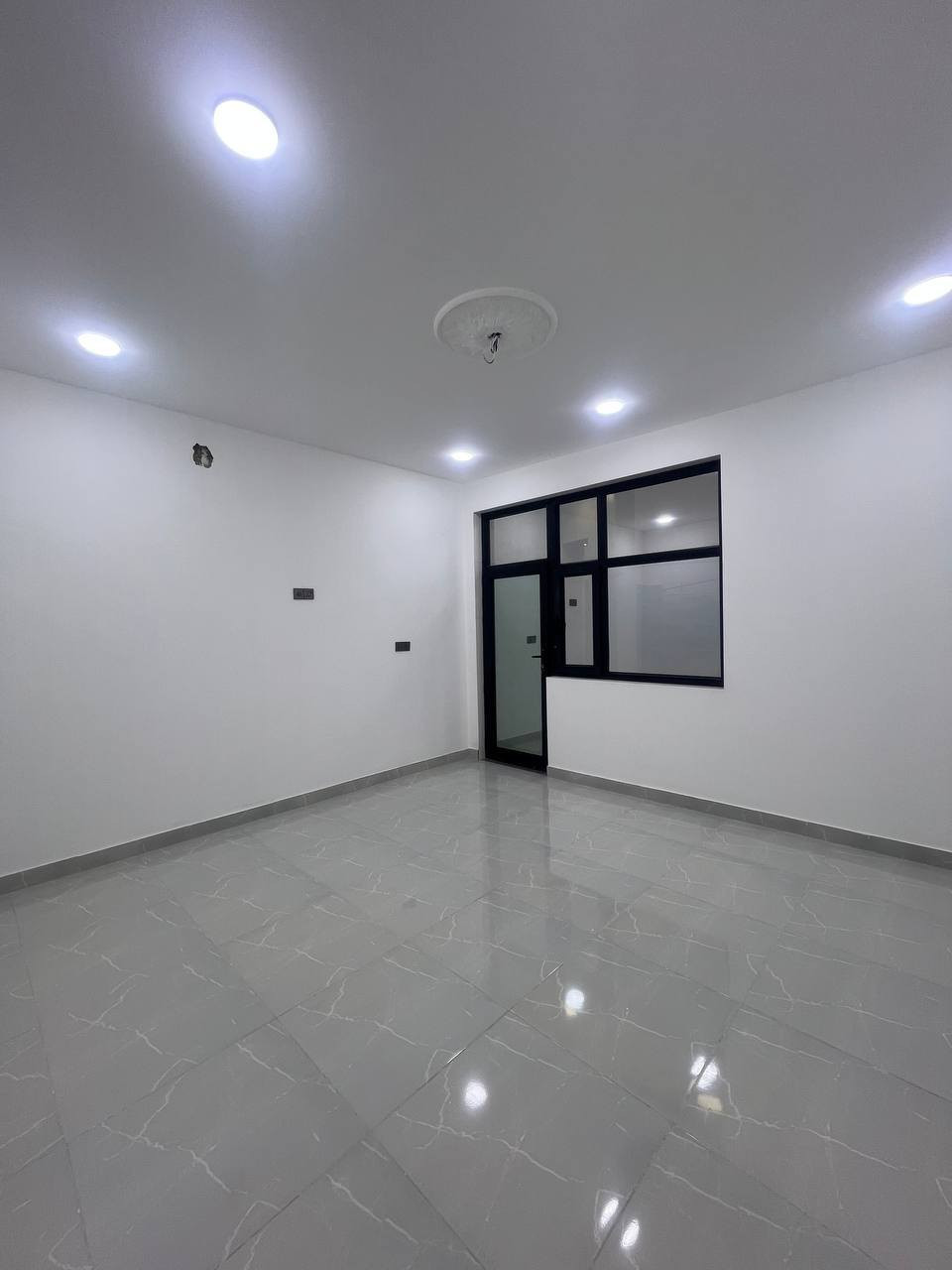 دار للبيع مساحه 100م طابقين حي النداء شارع المجمعات قريب من شارع كربلاء والمنتزه النجف الكبير
التفاصيل
3 غرف نوم 
3 صحيات
استقبال
مطبخ صاله
بناء درجه اولى
للاستفسار ***********
