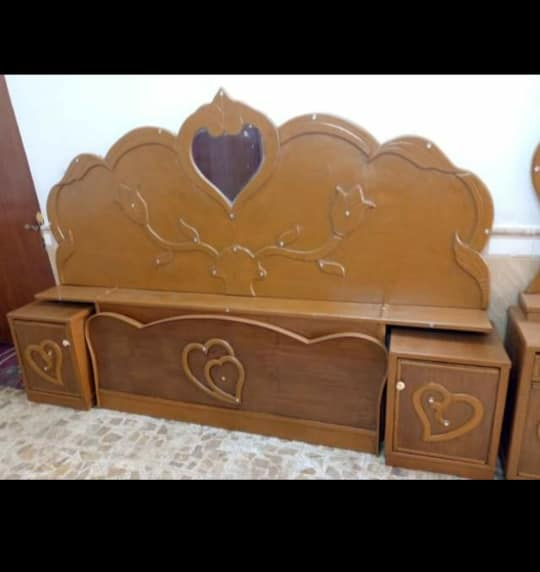 السلام عليكم غرفه نوم للبيع صاج عراقي السعر 600 الف وبيه مجال. 
المكان نجف  للأستفسار ***********
