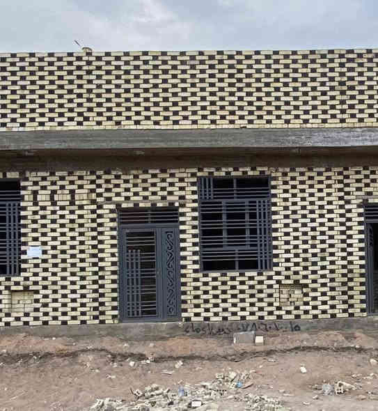 50م حي النداء بصف شارع 60الترابي ثاني قطعه عن الشارع مقابل الدفاع المدني شارع 15 بل 52 *********** مكان قريب على الشارع بيت بسمي سعر 52
