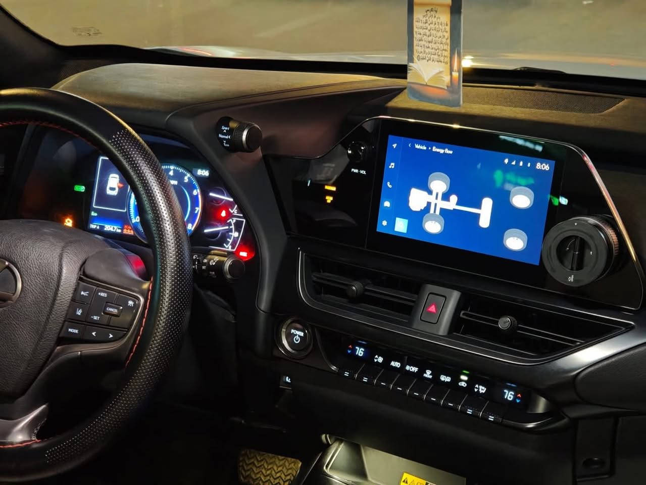 للبيع — Lexus UX 250h موديل 2023 🚘
🔥 فخامة يابانية | توفير وقود عالي جدًا | حالة ممتازة 🔥

إذا تريد سيارة نظيفة، فاخرة، واقتصادية بالبنزين وتعيش وياك سنين بدون وجع راس — هذه هي الخيار المثالي 👌

🔹 الموديل: Lexus UX 250h
🔹 السنة: 2023
🔹 الفئة: Base
🔹 المحرك: 2.0 لتر — 4 سلندر هايبرد (بنزين + كهرباء)
🔹 القوة: حوالي 181 حصان
🔹 القير: أوتوماتيك CVT ناعم جدًا
🔹 اللون: أبيض لؤلؤي أنيق 🤍
🔹 الممشى: قليل جدًا (حوالي 37كم فقط)

🌟 أهم المواصفات:

✔ نظام هايبرد موفر للوقود — مناسب للزحام والطرق السريعة
✔ صرفية ممتازة جدًا:
 • داخل المدينة تقريبًا 1 لتر لكل 18–20 كم
 • على الطريق السريع حتى 1 لتر لكل 22 كم
✔ أنظمة أمان متكاملة Lexus Safety System+
 • رادار أمامي
 • مثبت سرعة ذكي
 • تحذير خروج عن المسار
 • نظام منع الاصطدام
✔ شاشة معلومات وترفيه
✔ تشغيل بصمة / زر
✔ مكيف قوي جدًا
✔ هدوء داخل المقصورة + عزل ممتاز
✔ مقاعد مريحة بخامات راقية
✔ سيارة مثالية للاستخدام اليومي والسفر

📦 المساحة:

🔸 5 ركاب
🔸 صندوق خلفي عملي جدًا للبيت والسفر

💎 السيارة تجمع بين الفخامة + الاعتمادية + التوفير
💎 تكاليف تشغيل منخفضة جدًا مقارنة بسيارات بنفس الفئة
💎 خيار ممتاز للمدينة والطرق الطويلة

💰 السعر: ( 220) — قابل للتفاوض بالمعقول
📞 للتواصل: (‭0774 453 5569‬)
