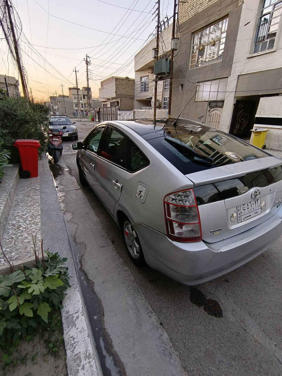 بريوس 2008 هايبرد وارد امريكي ضررها صندوك خلفي فول مواصفات السعر 85 و بيها مجال   ماشيه 114  الف للاستفسار الاتصال على الرقم ***********
