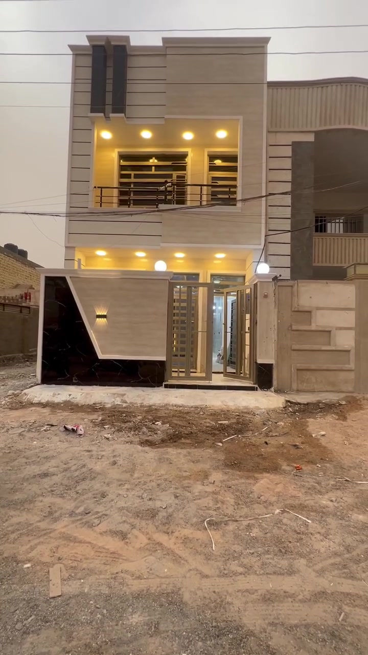 سلام عليكم بيت مساحه 125 متر منطقت الاف لببت طابقين بناه جديد يتكون من 5 غرف نوم صاير علي شارع 20 متر سعر خاص 
***********
