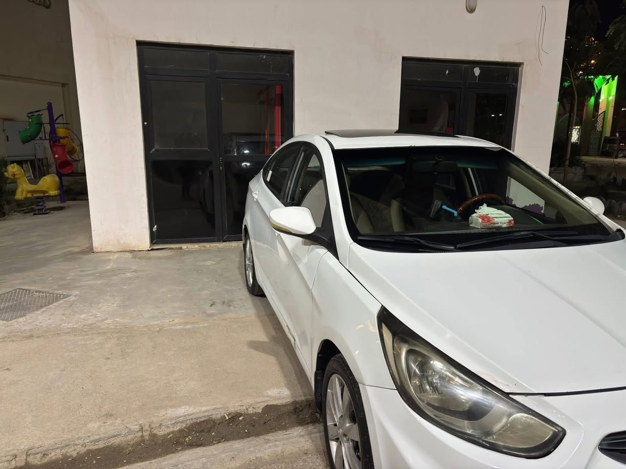 السلام عليكم اكسنت موديل 2014سياره ماشيه 270 خليجي باسمي سياره سياره مصبوغه حزام  تبريد كير مكينه مكفولات فتحه تخم تايرات جدد حداديه جديده مكينه1600 لتواصل متواجد واتساب ***********
