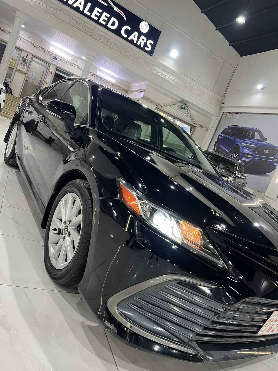 ملاحضه يوجد عندي كافه انواع السيارات
السعر فقط 135 
🚗 تويوتا كامري موديل 2021
📍 تترقم فقط – شمالي
⚙️ مواصفات LE

🔹 المحرك: 4 سلندر 2.5L اقتصادي
🔹 ناقل الحركة: أوتوماتيك
🔹 نظام الدفع: أمامي
🔹 شاشة لمس
🔹 كاميرا خلفية
🔹 كروز كنترول
🔹 تحكم بالمقود
🔹 نظام أمان Toyota Safety Sense
🔹 تكييف قوي
🔹 جنوط
🔹 ABS + Airbags
🔹 تشغيل بصمة (حسب الفئة)

🛠️ الحالة:
▪️ الصبغ: 4 قطع ونص
▪️ القمّارة: بيها تعديل خفيف
▪️ السيارة تمشي زين وما بيها مشاكل تشغيل

💰 السعر: بلاش بلاش 135
🔻 وبيه مجال شي بسيط للجادين

📞 للاستفسار:
***********
