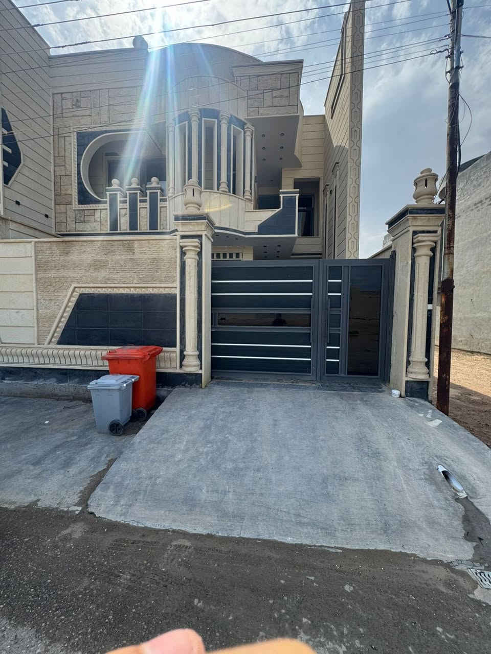 تسلسل : 149
🏡 للبيع بيت مميز في الجغيفي الثانية قرب القسم البلدي

🔹 المساحة: 257 متر
🔹 الموقع: الجغيفي الثانية – قرب القسم البلدي
🔹 يتكون من:
▪️ 6 غرف نوم
▪️ استقبال واسع
▪️ مطبخ
▪️ 3 مجاميع صحية

✨ بيت مرتب ومناسب للعوائل الكبيرة وفي موقع ممتاز 

السعر 300 مليون قابل للتفاوض

للأستفسار الاتصال َ؏ الارقــام التــاليه |📱☎️
او مــــراجعة مكــتب الطــيب للــعقار | 🏠
قــرب مجــمع الشفاء | 🏢 📍
و مقابل دائرة الكهرباء | 🏭📍

📱 |***********
📱 | ***********
📱 | ***********
