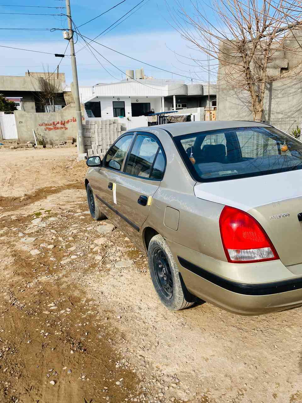 هۆندای ئەلێنترا مۆدێل 2002
ئاڕم سلێمانی
مەکینە 20 
بێ بۆیاخ، بەڵام کاڵبوونەوەی هەیە
هیچ مەسروفێکی تیا نییە، بێ تەقە و ڕەقە
چوار تایەی تازەی لەسەرە
تەبریت گەرم و سارد بەشەرت
نرخی 57 گەڵا و کەمێک مەعامەلە.

ژمارە مۆبایل
*********** حلبجة, السليمانية
