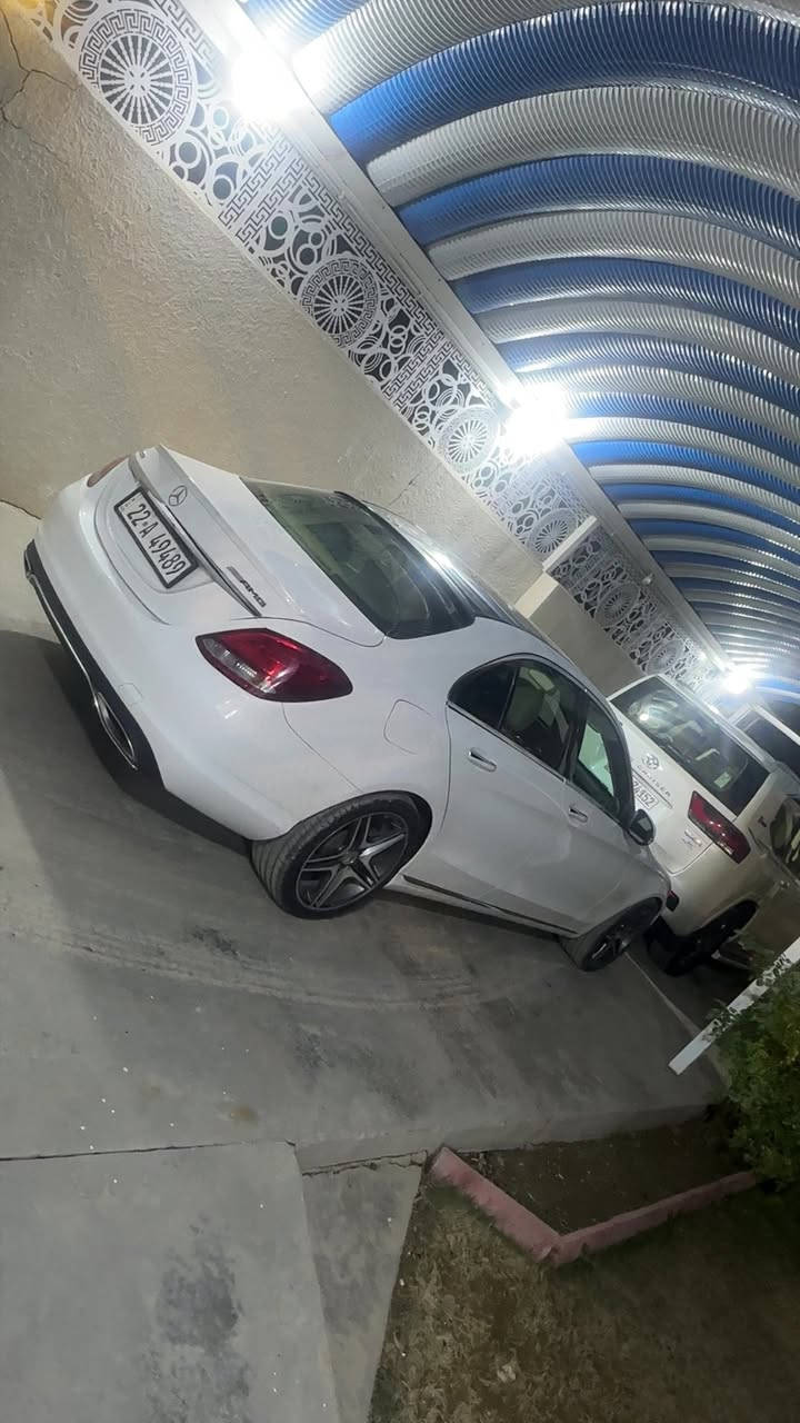 السلام عليكم مارسدس C300 سياره جديده رقم اربيل تحويل مباشر  حادثهه بسيط جدا  فقط البنيد وراجع نفسه صوره الحادث بالمنشور للبيع او المراوس 
***********
