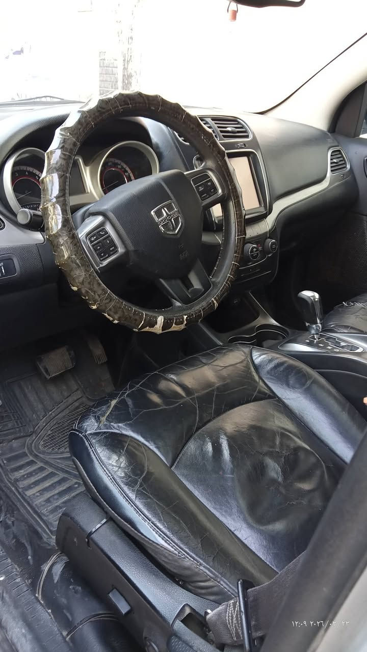 سلام عليكم
دوج جورني2014 فول مواصفات فئة كروسرود سته سلندر سبعه راكب ثلاث قطع تبريد وبصمه حادثه باب السايق
3c4pddgg5et262233
فتحة سقف وشاشه كبيره 
محرك سته سلندر 3600
رقم بغداد الجديد باسمي 
السياره جاهزه ومابيه نواقص
مكانه بغداد الحريه 
السعر 118 وبيه مجال بسيط
***********  بيه واتساب
