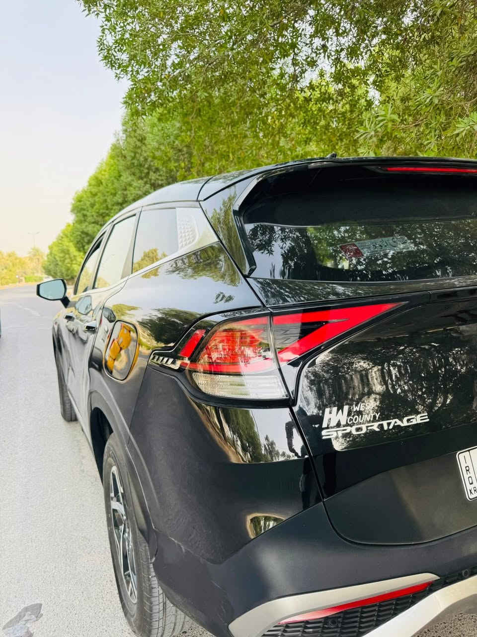 (بسم الله الرحمن الرحيم ) 

سبورتج 🎗️ 2023 💥

المواصفات 💯 :

1- شاشة كبيرة 
2- قطعتين تبريد 
3- دشبول دجتل 
4- تحكمات استيرن 
5- سايد بريك بصمة 
6- كشنات جلد 

العداد : 36.000 km 

السيارة وارد امريكي صبغ جاملغ خلفي وبابتين ✅

#السعر 17.800 $ 
178 ورقة للتفاوض او للاستفسار الاتصال على الرقم 

***********
