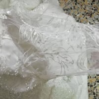 بدلة عرس للبيع ملبوسة مرة وحدة نظيفة و ما بيها اي عيب تنباع هي وملحقات...