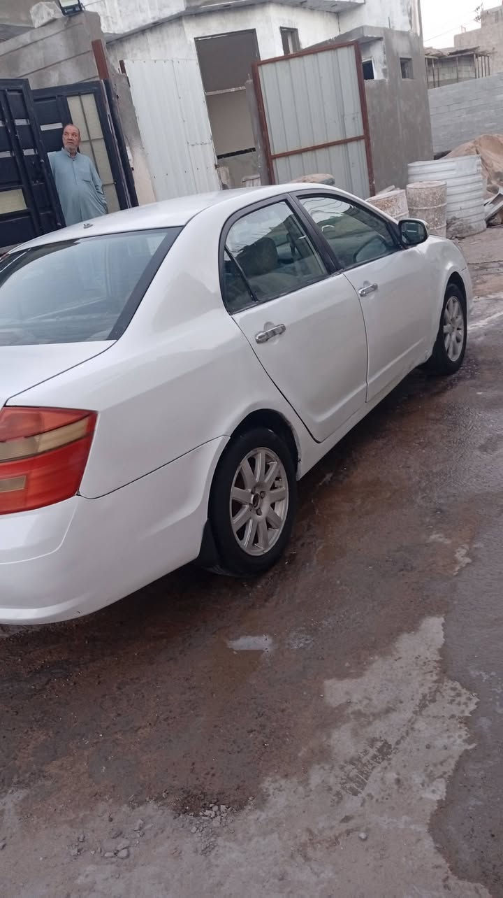 سلام عليكم
سيارة جلي موبل مديل12سيرة نضيفة مكينة كير حدادية نص عمر سنوية منتهية بل24 بكان سيارة بصرة جزيرة 
سعر35رقم ***********
