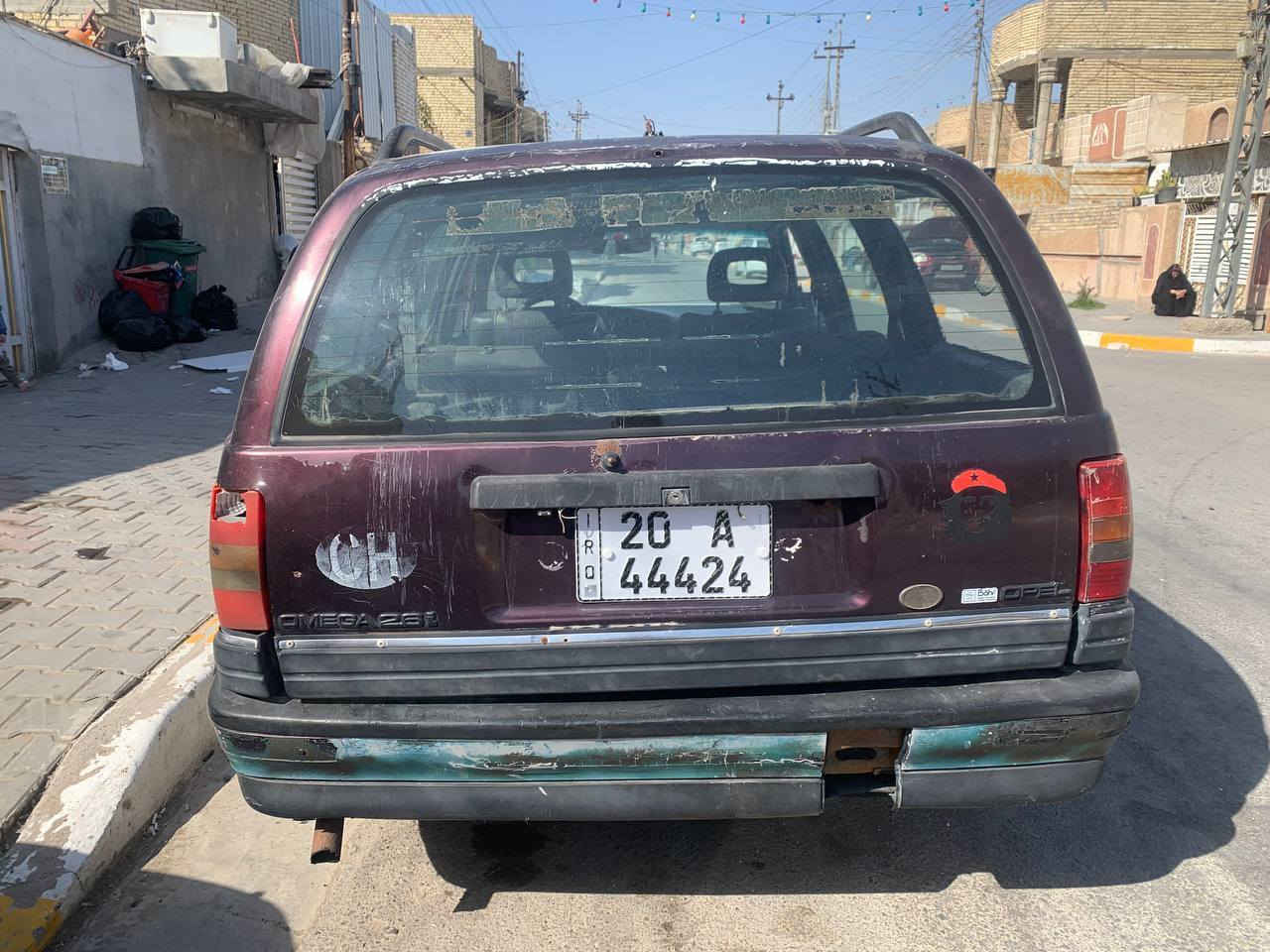 السلام عليكم ابول اوميكا موديل  1993  باسمي تحويل ثاني يوم كير ومحرك بطه جدد تخم تاير جديد سياره جاهزه كبل للشارع 
ب 20 وبيه مجال 
اتصل ودلل 
***********
