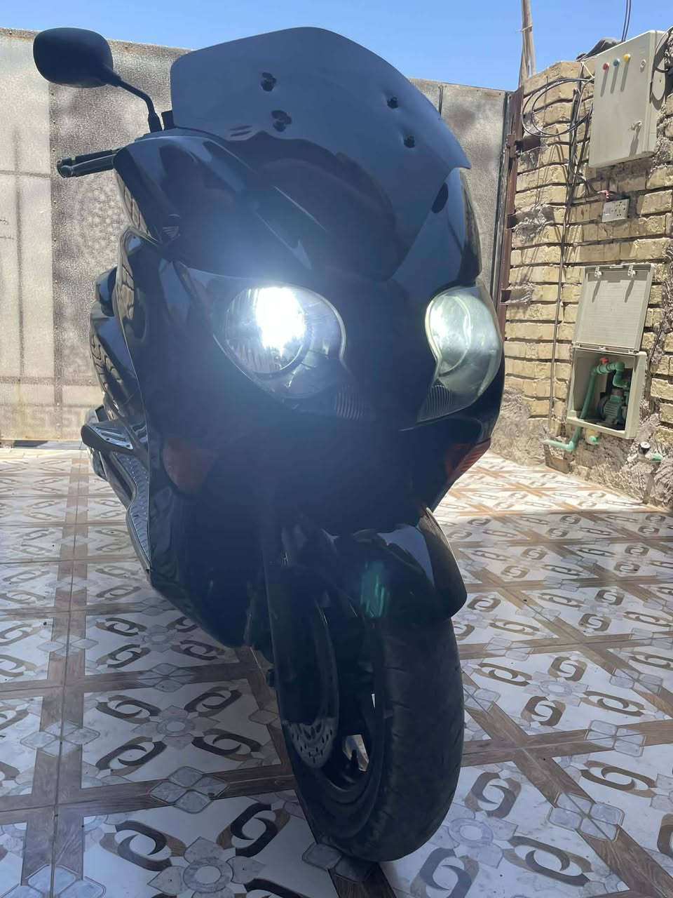 دراجه فوزه للبيع 010 عميه مكفوله من كلشي بيها نقص كلجات طلع رجه خفيفه السعر ١٣٠٠ وبيها مجال العنوان ابو غريب رقم ***********
