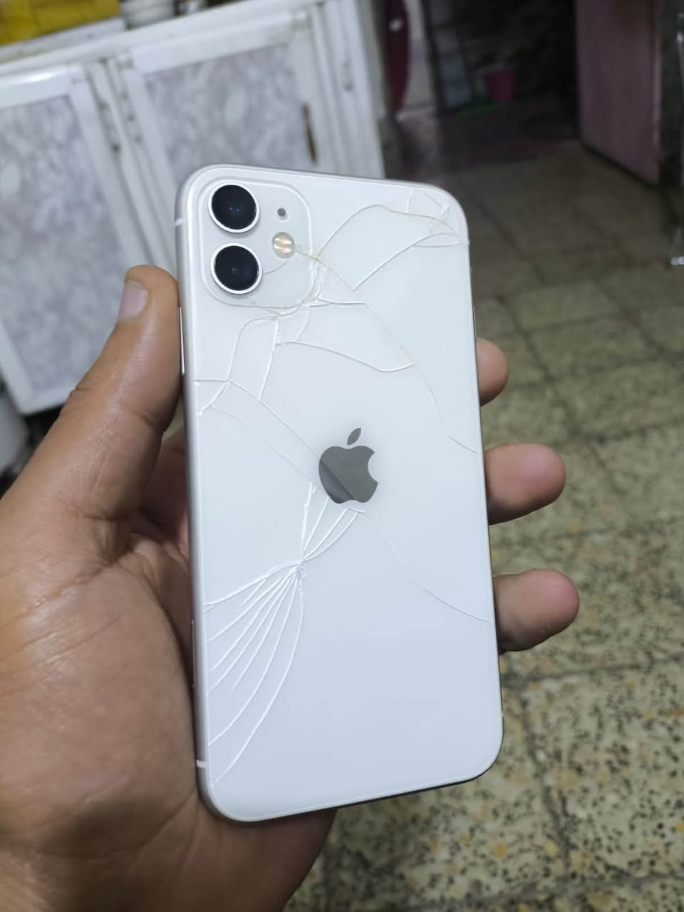 ايفون ١١ عادي مكفول من كلشي وما داخل تصليح ابد فقط الفطر بالضهر وما يبين بالحافضه ذاكره ١٢٨ وبطاريه ٨٨ بلادي السعر ٢٥٠ قفل مكاني كربلاء ***********
