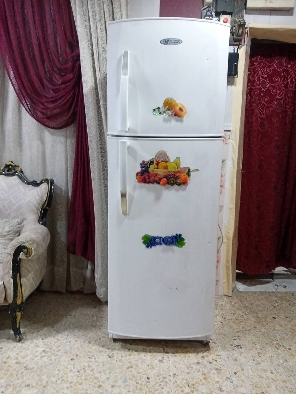 ثلاجه نضيفه جدا حجم 18 قدم شرط الشغل ولتجميد السعر 175 مكاني الحيانيه ***********
