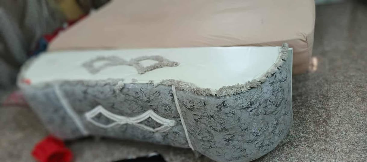 غرفه عراقية تصميم تركي 7 قطع للبيع جديدة كلش سبب البيع مكان ماعندي السعر 850 للتواصل 
***********
