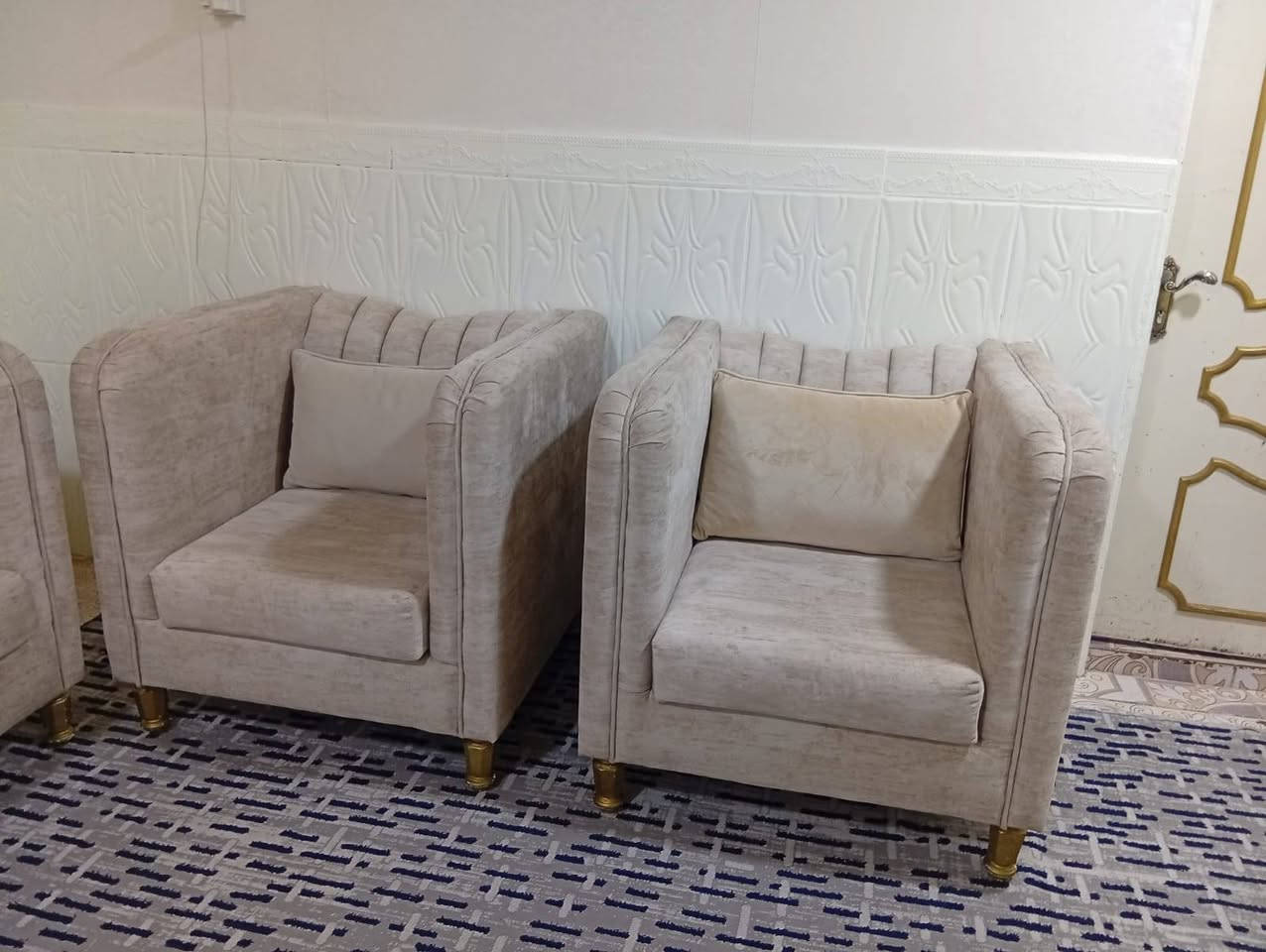 عندي تخم مستعمل كويتي نظيف ٥٠٠ والمعرض ٦٥ وبي مجال البصره القبله للتواصل ***********
