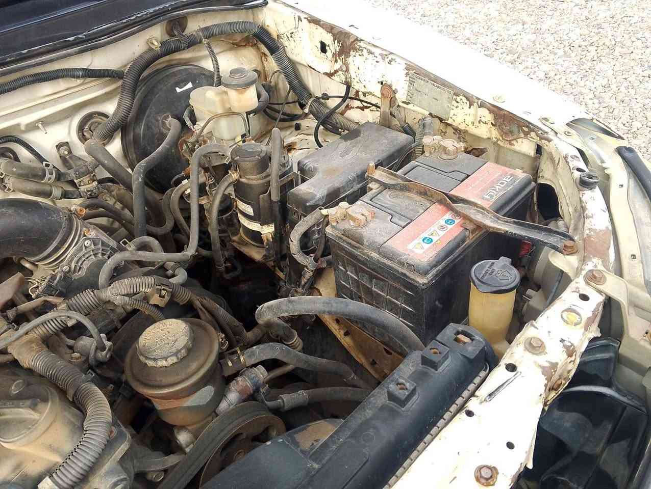 اسلام عليكم سيارة فلاونزه بيه طكه بصفحه سايق وشاصي بي شبر لحيم فقط والباقي كفاله عامه حداده تخم تاير مكينه وكير كفاله تبريد ثلج سنويه 2027 رقم بصره بسمي  مديل 2006 سيارة جاهزه للخير مكاني بصره زبير بترو سعر 110 بيه مجال رقمي ***********
