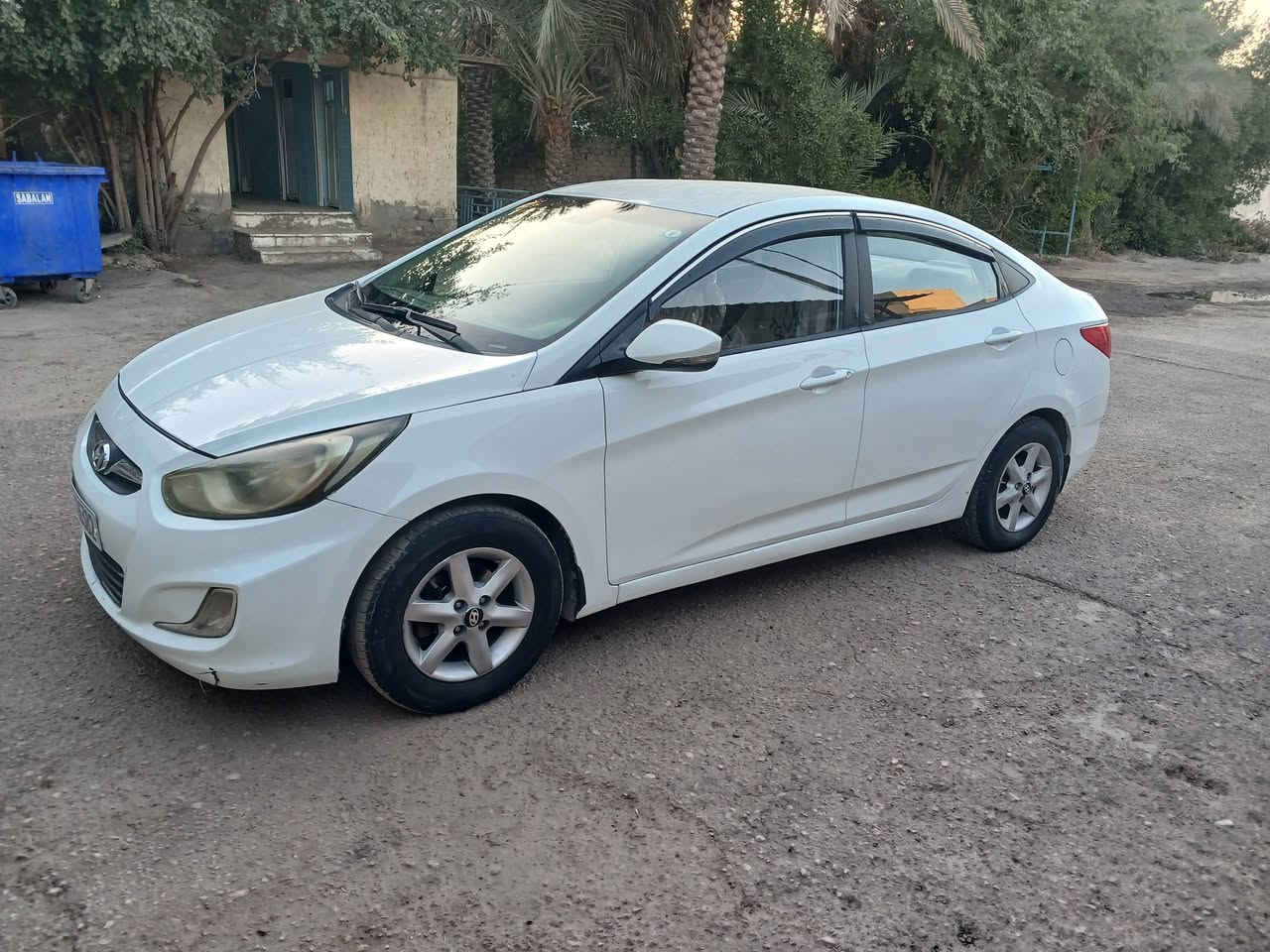 السلام عليكم ...للبيع أكسنت موديل ١٣ رقم مثنى انكليزي  هزة جديدة سنوية لل ٢٩ مداور ثاني يوم ... مصبوغة عام للجمالية بسبب شخوط ودحجات بدون ضربة .بيها مكانات معجون قليلة . مكينة ١٦٠٠ دوش ويل كب  أشاير بالمري شاشة وكامرة وحساسات خلفية حدادية وتايرات وباتري رحمة من الله ....( ملاحظة المكينة والكير والتبريد شواصي و لغود  والحوض والعيب الشرعي والاصوليات مكفولات )  السيارة جاهزة مابيها نقص السعر ٨٥  وبيها مجال  مكاني النجف للاستفسار الاتصال على الرقم ( *********** )
