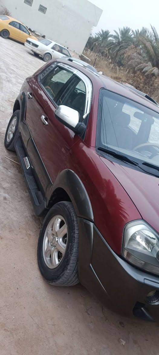 السلام عليكم توكسان هونداي 2006 خليجي كير ومحرك جديد اوتماتيك حداديه جديده تخم تاير ارضيه جلد  مابيه اي نقص سياره مال جناي استخدام شخصي رقم بغداد تحويل مباشر سياره تراي حلو مكاني كربلاء  سعر 90 وبيه مجال *********** كربلاء, العراق
