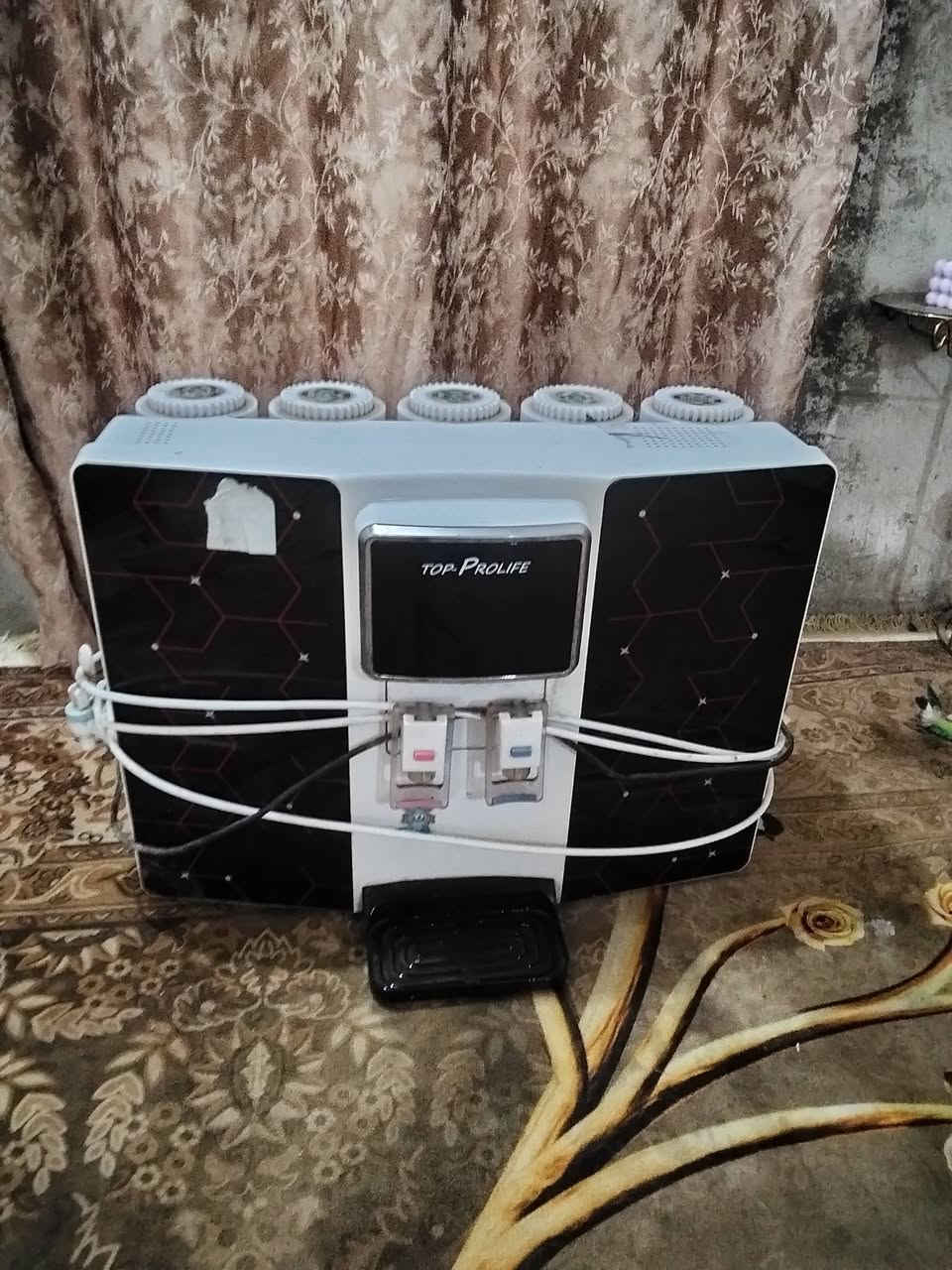 السلام عليكم ورحمة الله وبركاته 
فلتر تصفيه وبراد وغلايه بنفس الوقت
خمس مراحل والله العضيم مستخدم اقل شهرين
ضمانه ويا كل ست اشهر تبدل فلاتر بعد فلاتر شركه بي تشغله ربع ساعه يترسلك دبتين حجم كبير
سعره 125
***********
