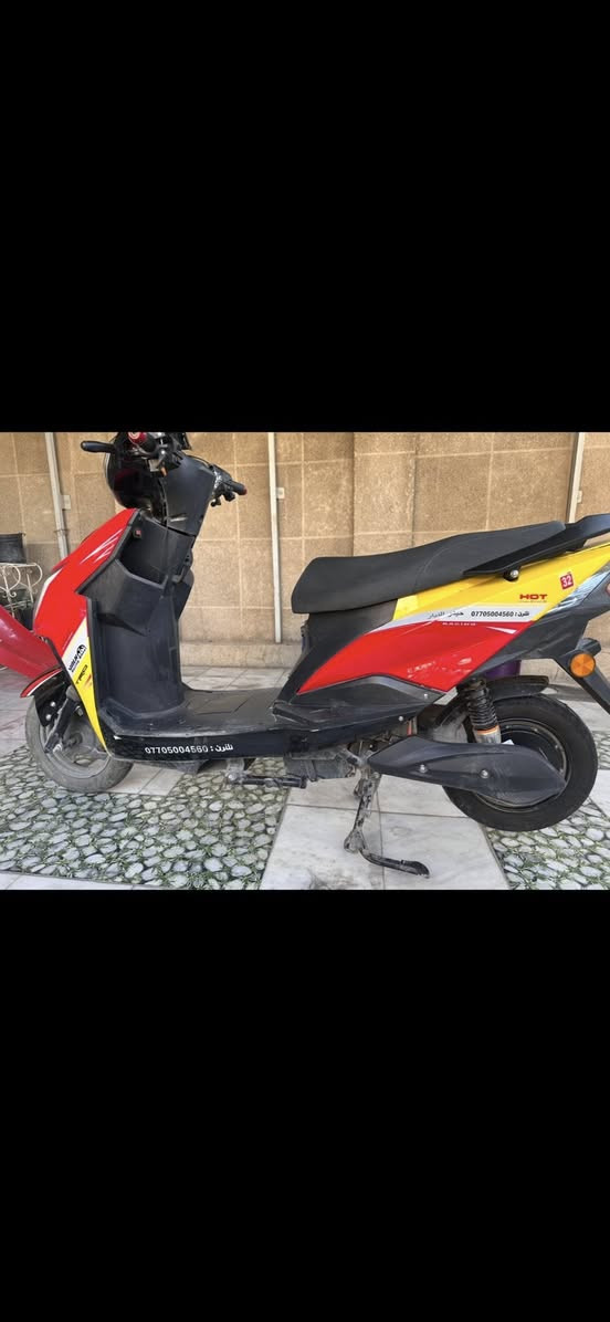 السلام عليكم ورحمة الله وبركاته
دراجة شحن سكنس من الوكيل حيدر النيار غني عن التعريف طبعاً
ملف 2000
البطاريات 6 كبار
إشارات يمين ويسار
دبل إشارة
الرجوع للخلف R
شاشة ديجتال
مركب بالدراجة شاشة (كاربلاي)
منفذ شحن usb
مثبت سرعة 
ثلاث سرعات 
الدراجة مابيها حادث
للتواصل *********** يوجد واتساب
