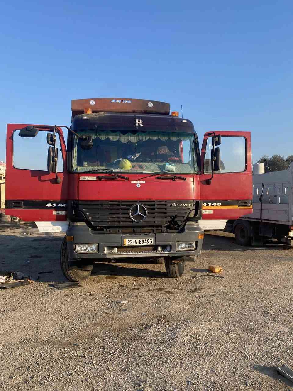 سلام عليكم سياره للبيع موديل 2000بموديلها مجدده ال 30 سعر 575 اتصل ***********
