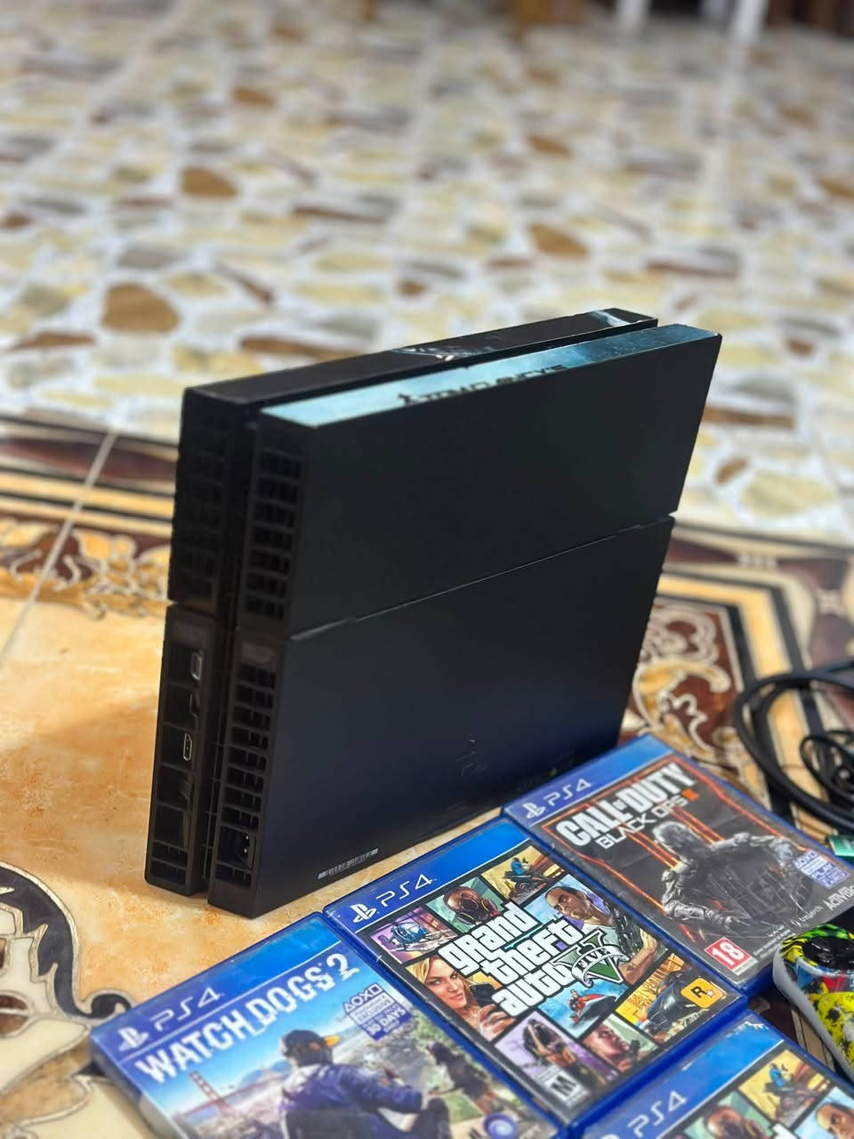 بلي4 البيع جهاز نظيف او ممفتوح شرط الفحص وياه لعبات5 وياه قرص مل تهكير او غراضه كلهن جهازه  سعر300او بي مجال 
رقم الهاتف ***********
