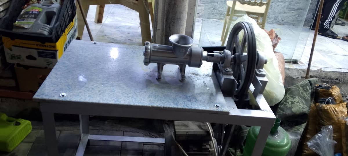 #مطاعم_كربلاء
مثرامة لحم للبيع ، السعر 200 الف مع المجال
للاتصال: ‏‪***********‬‏ عين التمور, كربلاء
