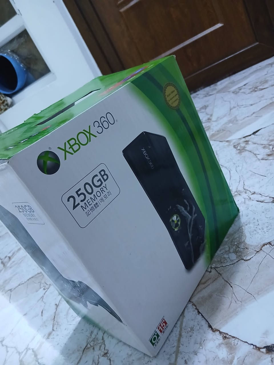 إكس بوكس 360 (Xbox 360)
• الحالة: فول نظافه مستعمل فقط شهرواحد.
• الملحقات كامله مع جوستك عدد 2 لاسلكي. 
• المساحة: 250 جيجابايت.
• الألعاب: يحتوي على 200 لعبة.
مراسله عَ واتساب ***********
