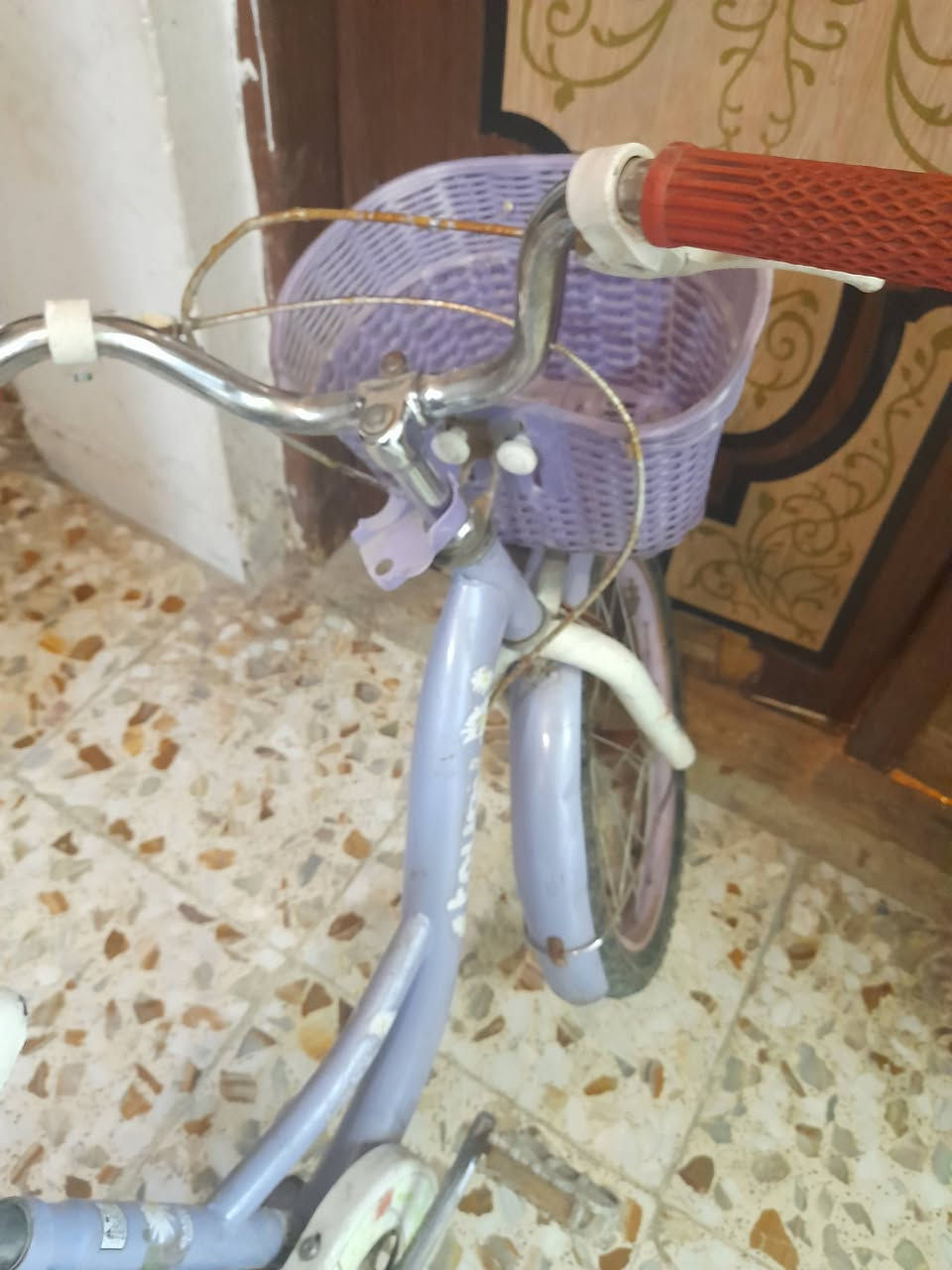 بايسكل حجم ١٨ باله بسعر ٣٠ طالبيه ***********
