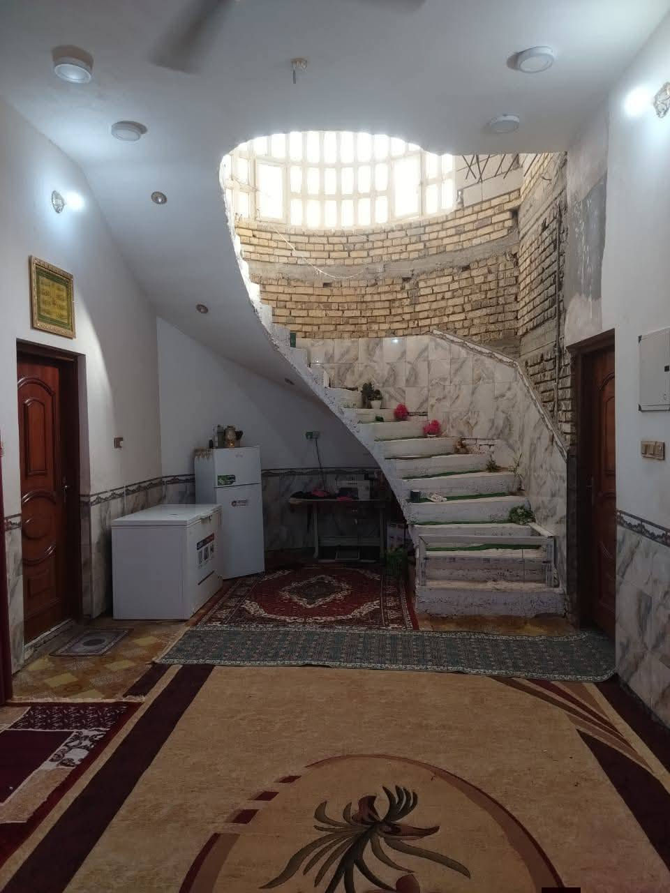 بيت للبيع مطلوب مبادرة
وابيع عله المبادرة
طابو لمكان سوق الشيوخ
حي العسكري خلف مدرسة تونس
المساحة 200
البناء طابوق
يحتوي على غرف 2
واستقبال 
وصالتين
ومطبخ
ومجمعات صحية داخليه و خارجيه
ومناور 2

للاستفسار هذا رقمي
***********
