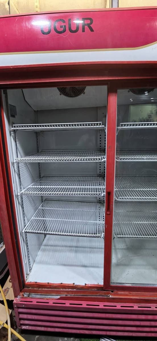 براد ايكور تركي، اصلي دبل ماطور شرط التبريد
وحدة من البيبان مكسورة الجامة الداخلية فقط 
هو دبل جامة سعر ٤٠٠ 
***********
