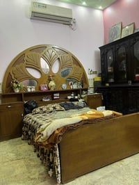 چربايه ام النفرين نضيفه وكلشي ما بيهه وكامله خشب ما بي اي شي للبيع فقط...