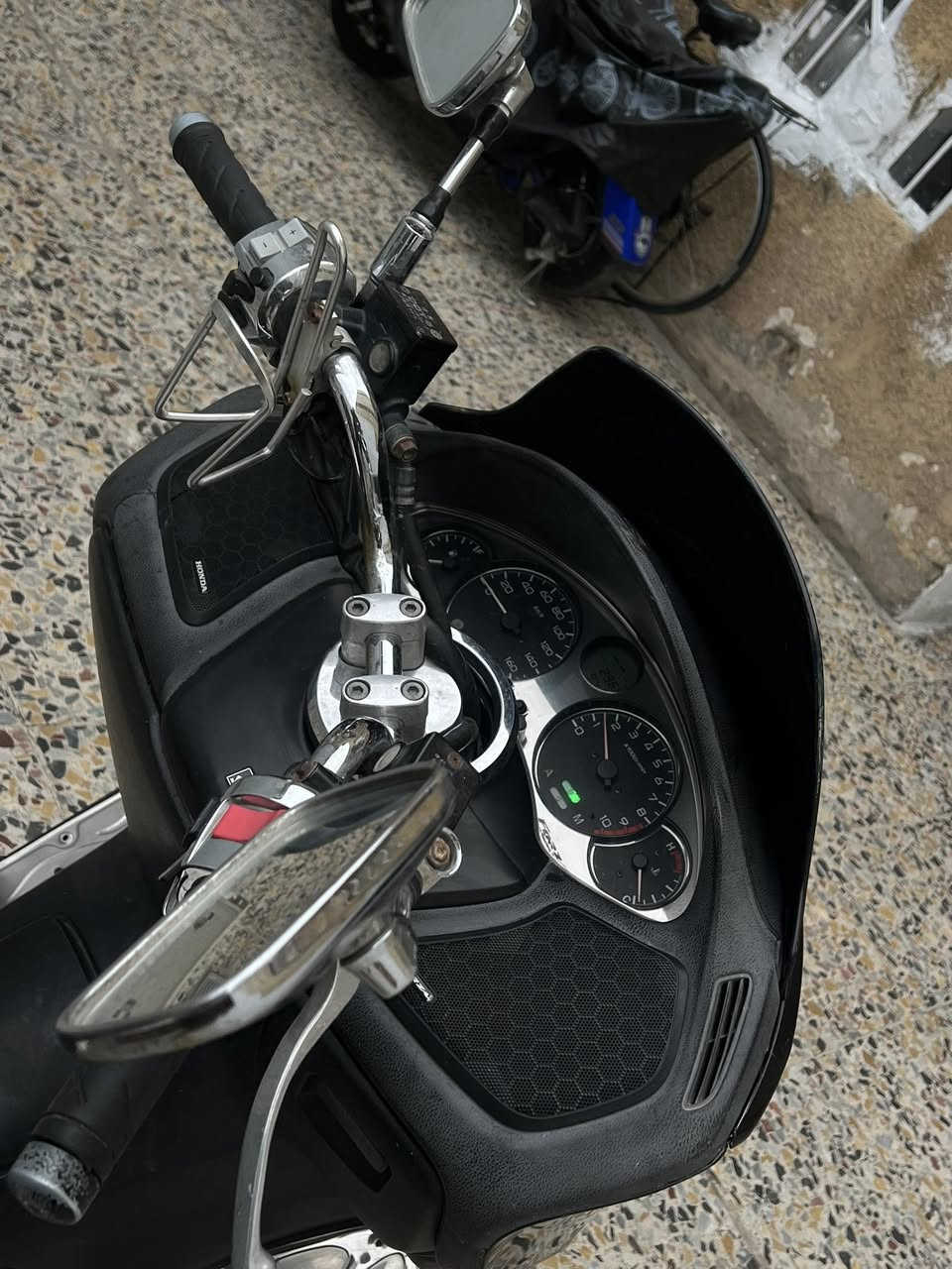 فورزه بصمه صفر ثمانيه
كامله دراجه مابيهه نقص 
كير شغال كهربائيات شغاله
مكاني بغداد *********** 
السعر ٩٥٠ الف
