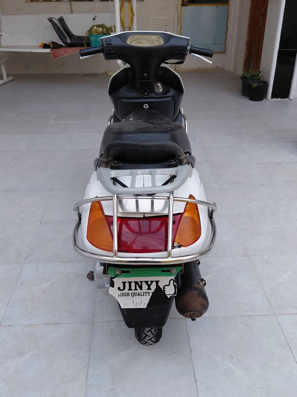 السلام عليكم رمضان كريم عندي دراجه سبيسي نضيفه للبيع شغاله نكره سلف مكينه خير من الله ناعمه كهربياته شغاله دبلات امامي خلفي شغال السعر 300 بيه مجال بصيط مكاني حله شارع 60 رقمي ***********
