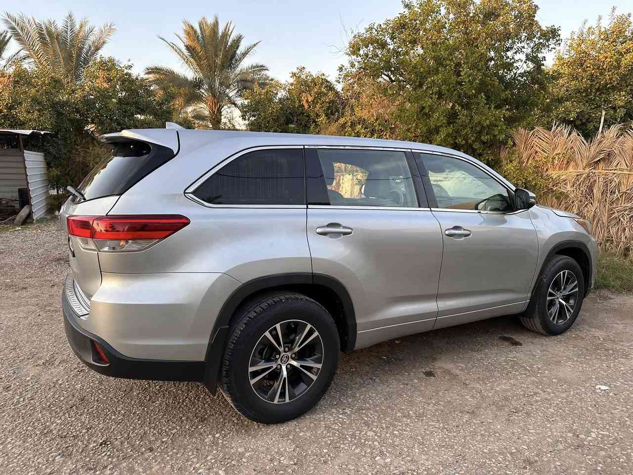 للبيع هايلاندر  موديل2018 وارد أمريكي مواصفات Leماشيه111ml الضرر بنيد مبدل بدون دواخل  وچاملغ من جه السائق مصبوغ داخل العراق كما موضح في الصوره رقم أربيل بأسمي  هزه جديده صدر جديد تخم تاير جديد   
 السعر245وبيها مجال 
مكان السيارة صلاح الدين 
الاتصال  ***********
