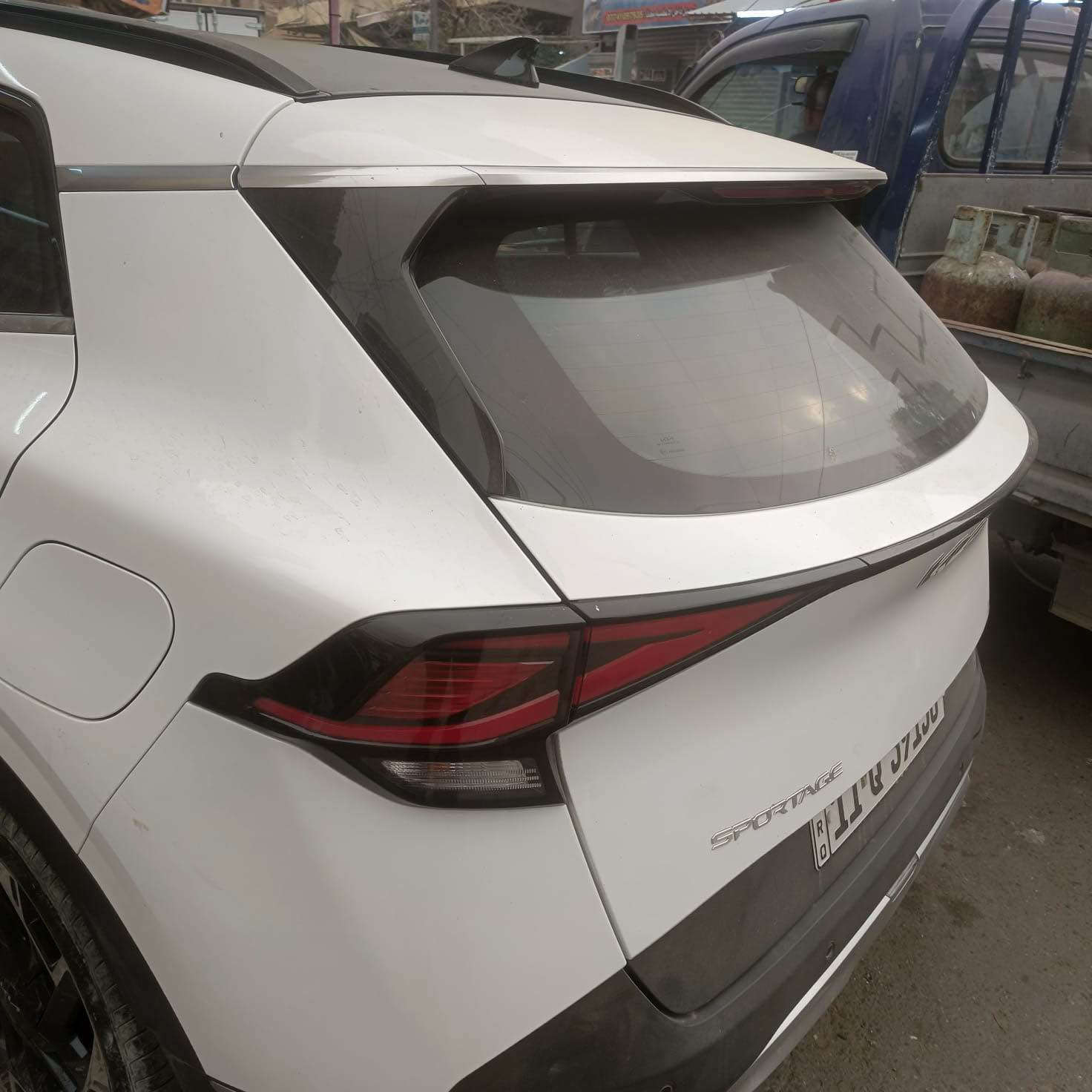 السلام عليكم
سبورتج للبيع – موديل 2025

📌 رقم بغداد
📌 كلين تايتل 100% بدون أي ضرر
📌 المكينة والكير مكفولات
📌 سيارة خليجية – شركة الضمان الدولية

🔹 حجم المحرك: 2000 سي سي
🔹 المواصفات: فول للأخير

✨ المواصفات:
 • حساسات أمامية وخلفية
 • كاميرات (خلفية / دواره )
 • كراسي كهرباء
 • إنارة LED زينون
 • شاشة كبيرة
تشغيل عن بعد 
 • Apple CarPlay
 • Android Auto
 • بصمة تشغيل ودخول ذكي
 • تحكم ستيرن
 • مكيف قوي قطعتين 
 • كراسي مخمل
 • سيارة مريحة جداً ونظيفة

🔹 الحالة:
 • لا حوادث
 • لا صبغ
 • جاهزة لأي فحص

📍 الموقع: ……… بغداد الاعظمية المقبرة الملكية 

💰 السعر: ………262$ (قابل للتفاوض بالمعقول)
📞 الاتصال : *********** بغداد, العراق
